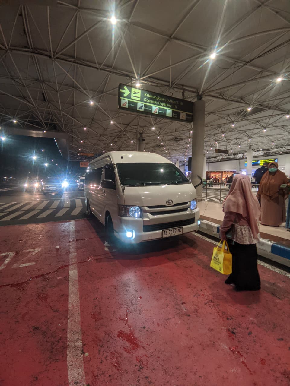 HiAce Commuter