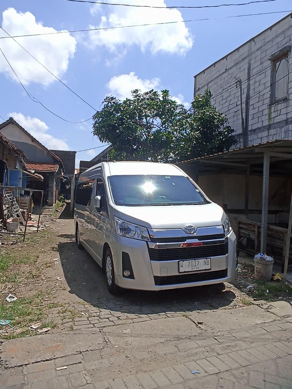 HiAce Premio